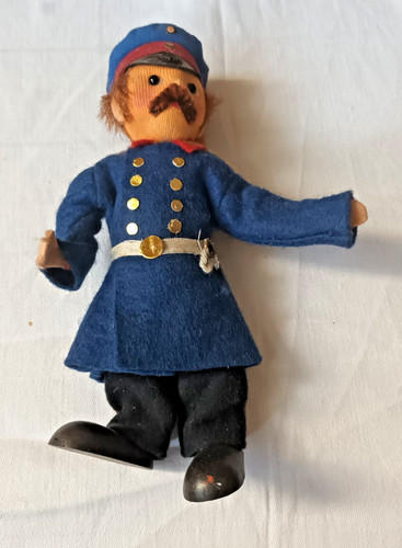 Ddr puppe hauptmann von - puppe,