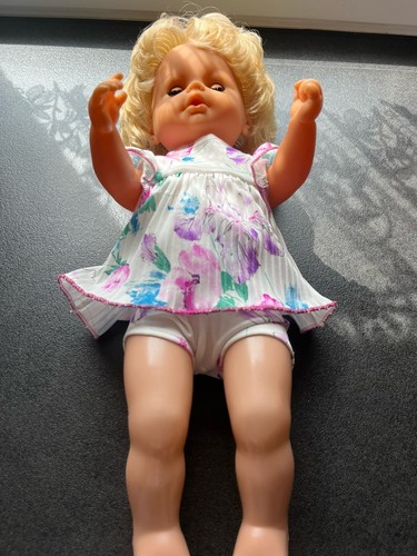 Ddr puppe mit plattenspieler - mit,